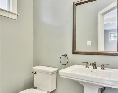 2205 N Edison Street N - Photo Thumbnail 11