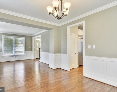 2205 N Edison Street N - Photo Thumbnail 5