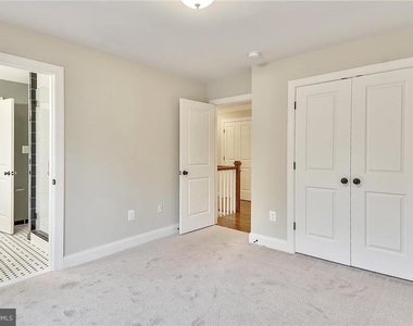 2205 N Edison Street N - Photo Thumbnail 23