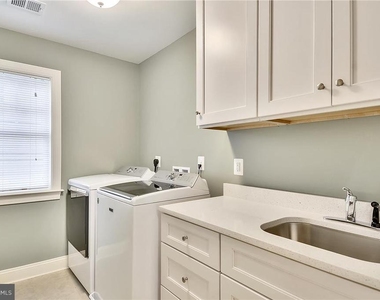 2205 N Edison Street N - Photo Thumbnail 16