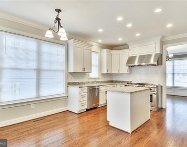 2205 N Edison Street N - Photo Thumbnail 7