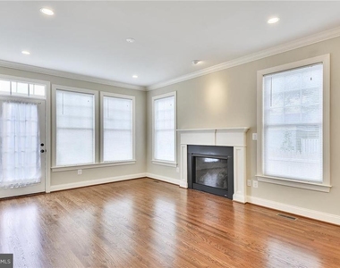 2205 N Edison Street N - Photo Thumbnail 10