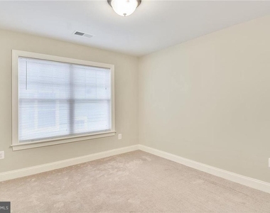 2205 N Edison Street N - Photo Thumbnail 18