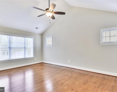2205 N Edison Street N - Photo Thumbnail 13