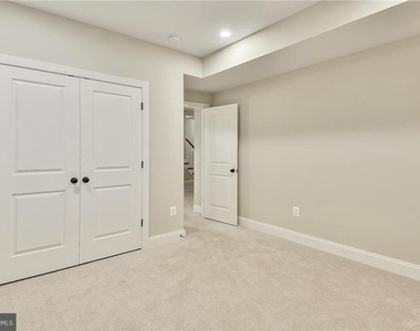 2205 N Edison Street N - Photo Thumbnail 25