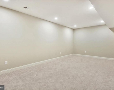 2205 N Edison Street N - Photo Thumbnail 27
