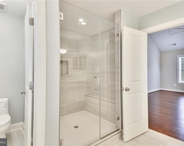 2205 N Edison Street N - Photo Thumbnail 15