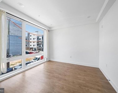 1614 Ridge Avenue - Photo Thumbnail 9
