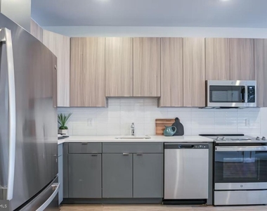 503-29 N Columbus Boulevard - Photo Thumbnail 19