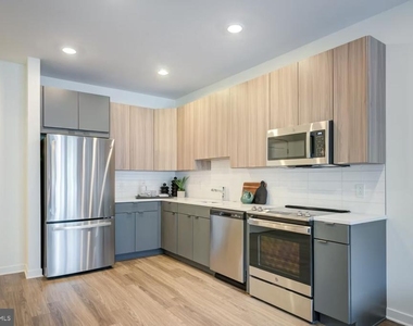 503-29 N Columbus Boulevard - Photo Thumbnail 18