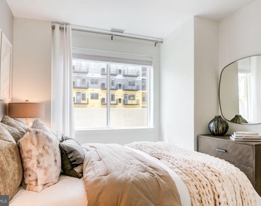 503-29 N Columbus Boulevard - Photo Thumbnail 15