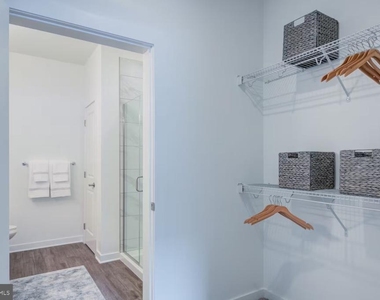 503-29 N Columbus Boulevard - Photo Thumbnail 11