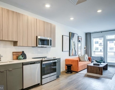 503-29 N Columbus Boulevard - Photo Thumbnail 20