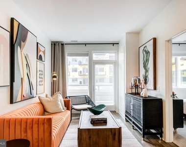 503-29 N Columbus Boulevard - Photo Thumbnail 22