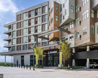 503-29 N Columbus Boulevard - Photo Thumbnail 36