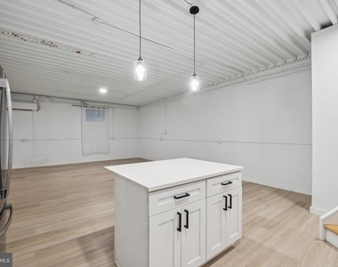 1116 N Bodine Street - Photo Thumbnail 7