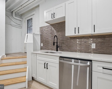 1116 N Bodine Street - Photo Thumbnail 3