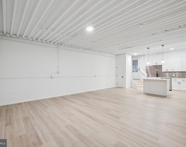 1116 N Bodine Street - Photo Thumbnail 8