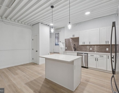 1116 N Bodine Street - Photo Thumbnail 6