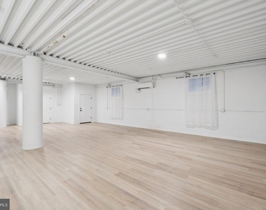 1116 N Bodine Street - Photo Thumbnail 14