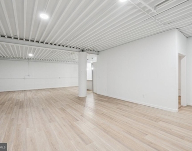 1116 N Bodine Street - Photo Thumbnail 9