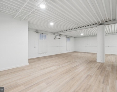 1116 N Bodine Street - Photo Thumbnail 10