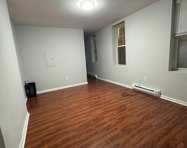 2121 N 22nd Street - Photo Thumbnail 4