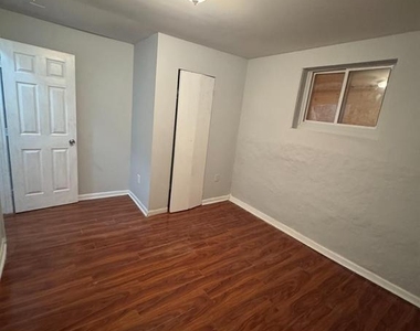 2121 N 22nd Street - Photo Thumbnail 6