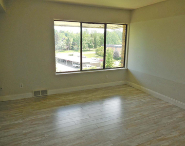 2116 Pauline Boulevard - Photo Thumbnail 5