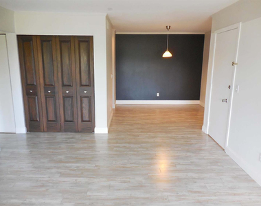 2116 Pauline Boulevard - Photo Thumbnail 2