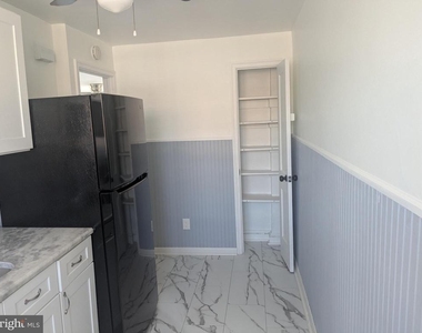 1327 E Weaver Street - Photo Thumbnail 4
