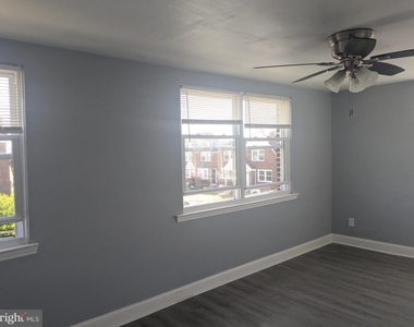 1327 E Weaver Street - Photo Thumbnail 7