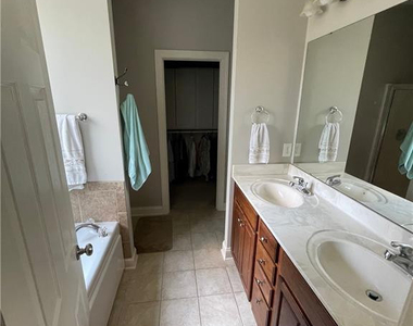 34 Woodbury Lane - Photo Thumbnail 10