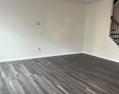 415 Ribbon Rail Street - Photo Thumbnail 4