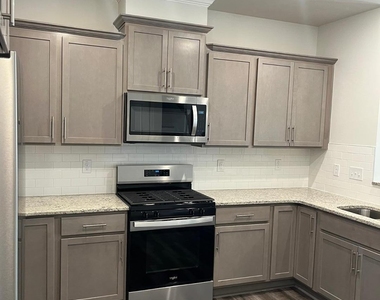 415 Ribbon Rail Street - Photo Thumbnail 6