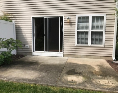 301 Intern Way - Photo Thumbnail 2