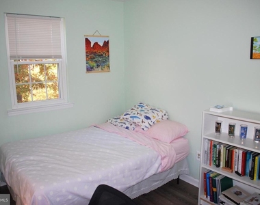 290 Lawndale Avenue - Photo Thumbnail 20