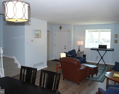 290 Lawndale Avenue - Photo Thumbnail 6