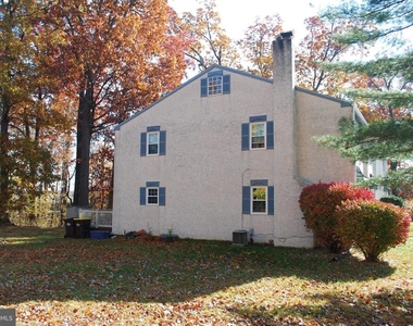 290 Lawndale Avenue - Photo Thumbnail 2
