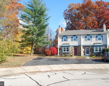 290 Lawndale Avenue - Photo Thumbnail 1