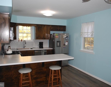 290 Lawndale Avenue - Photo Thumbnail 9