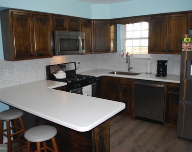 290 Lawndale Avenue - Photo Thumbnail 11