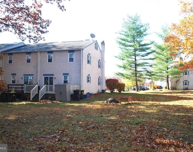 290 Lawndale Avenue - Photo Thumbnail 4