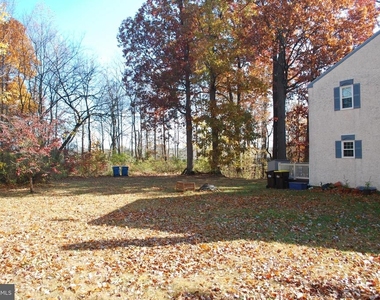 290 Lawndale Avenue - Photo Thumbnail 3