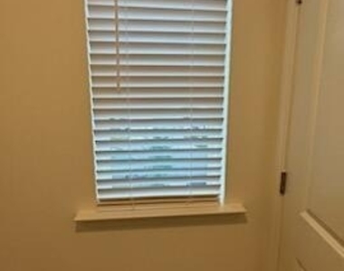 2040 Oakdale Drive - Photo Thumbnail 28