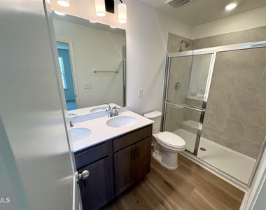 2040 Oakdale Drive - Photo Thumbnail 11