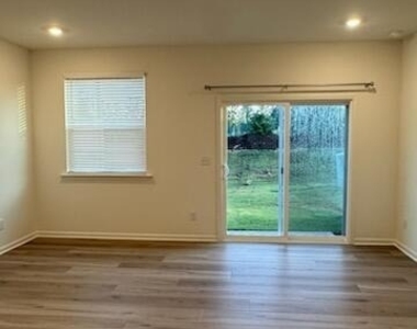 2040 Oakdale Drive - Photo Thumbnail 23