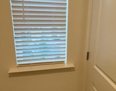 2040 Oakdale Drive - Photo Thumbnail 24