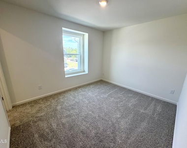2040 Oakdale Drive - Photo Thumbnail 14