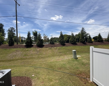 2040 Oakdale Drive - Photo Thumbnail 17